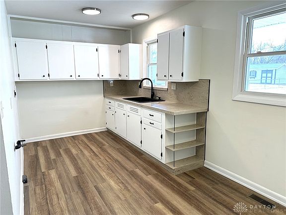 4th image of 19 Carma Dr