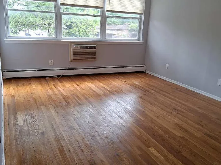 FAIRVIEW AVENUE APARTMENTS — Photo 22