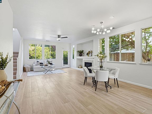 2nd image of 106 Lookout Ct