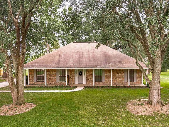 3rd image of 10505 Tallowwood Ave