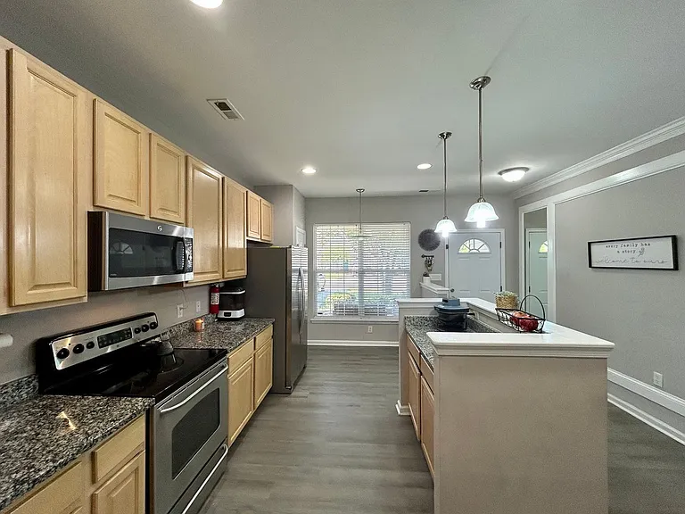 2113 Livingston St — Photo 5