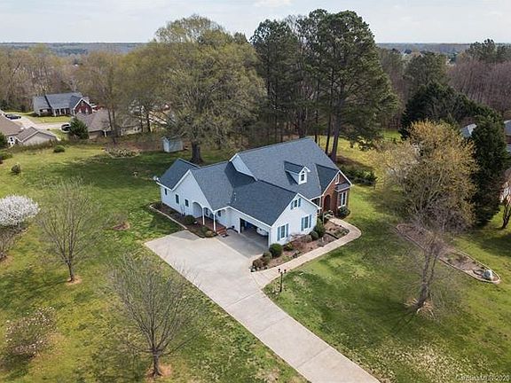 5th image of 344 Carly Ln