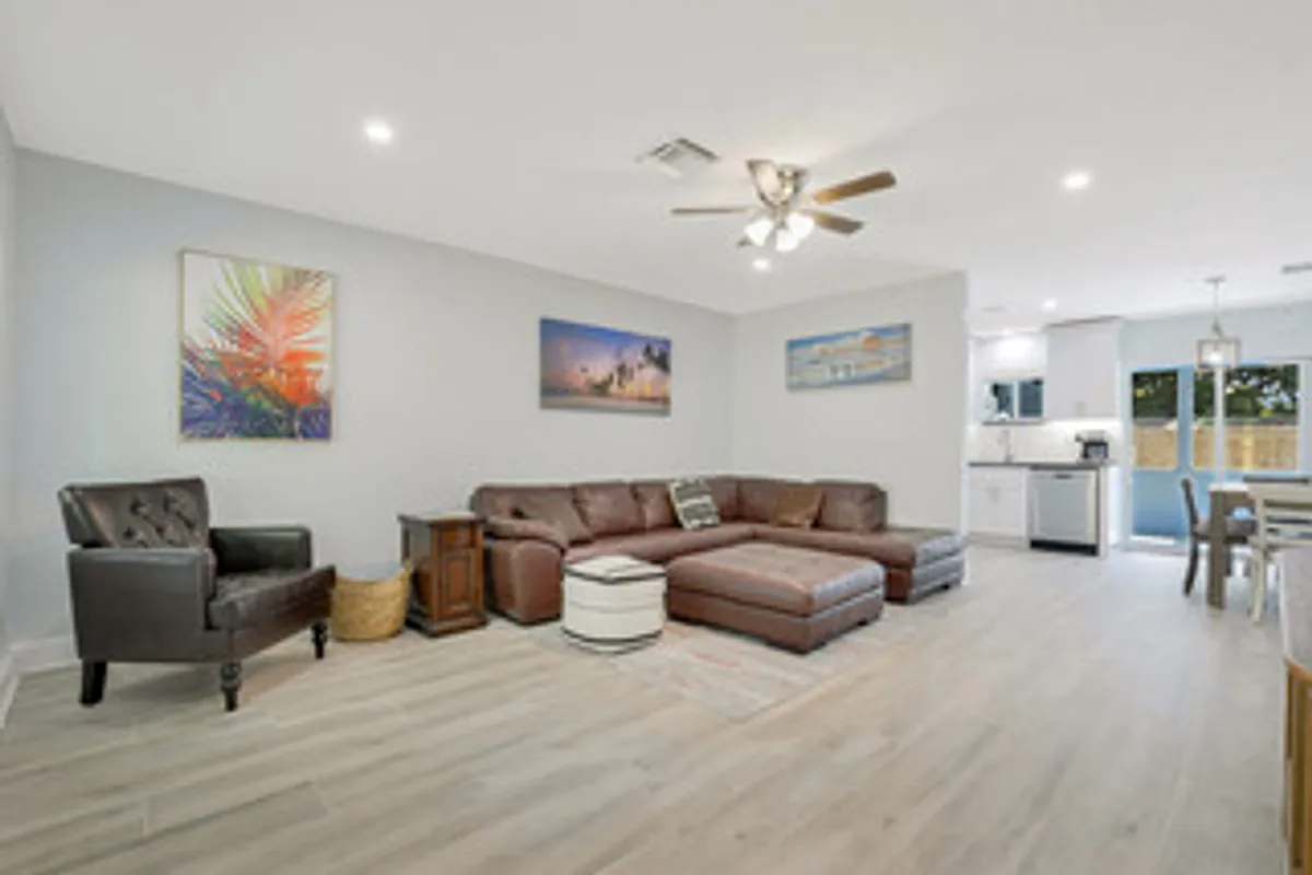 Building Photo - 2529 Linwood Ave #1