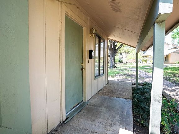 5th image of 906 Silver Quail Ln #A