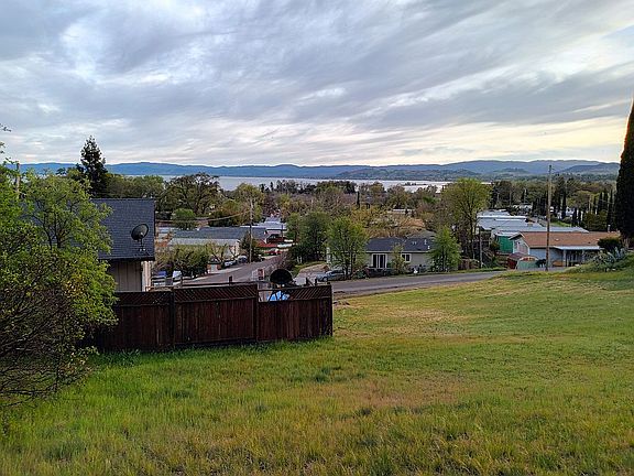 7036 + 7032 Butte St