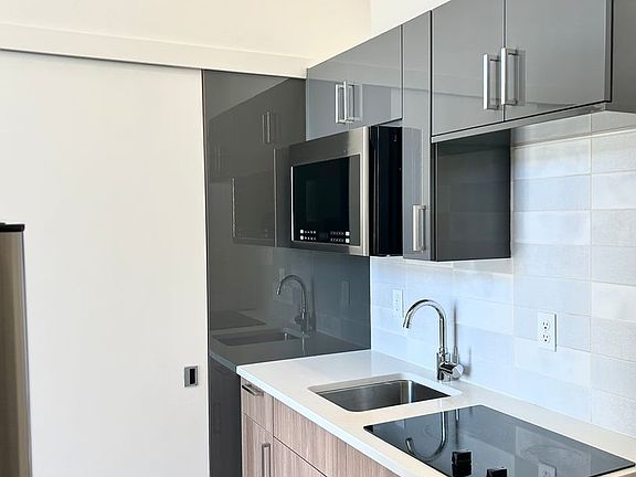 5th image of 741 Harvard Ave E #408