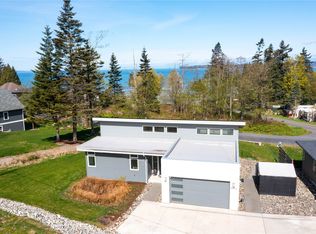 5492 Grandview Rd, Blaine, WA 98230