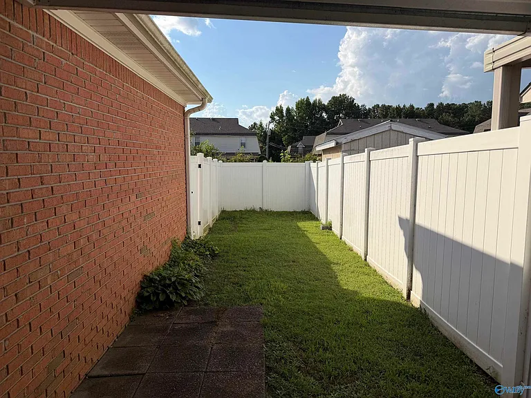 2410 Brookline Ct SW — Photo 3