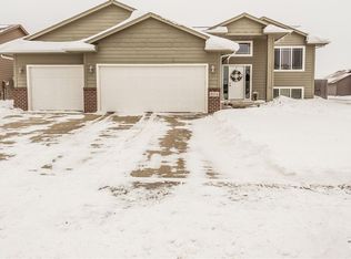 804 Rosewood Dr, Harrisburg, SD 57032