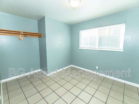 5th image of 1529 23rd St #B