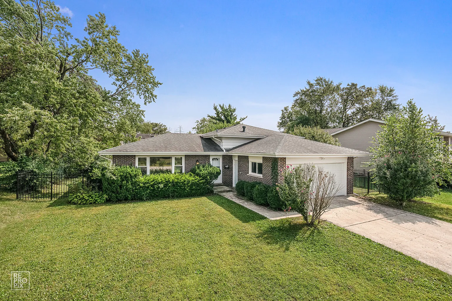 1037 Blackhawk Dr photo 1