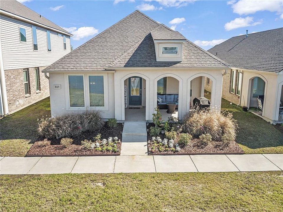 1st image of 865 Pelican Bay Dr