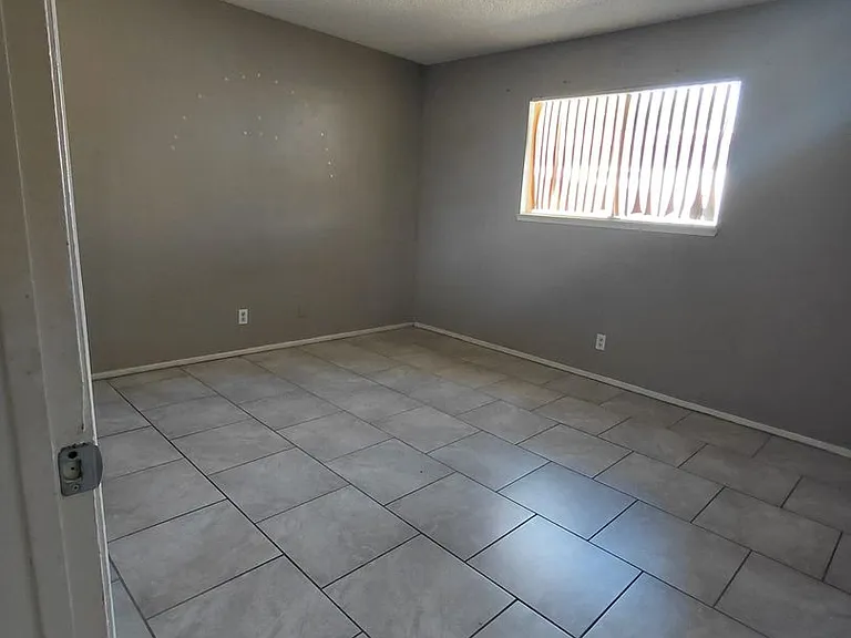 111 Greenbriar Townhouse Way — Photo 10