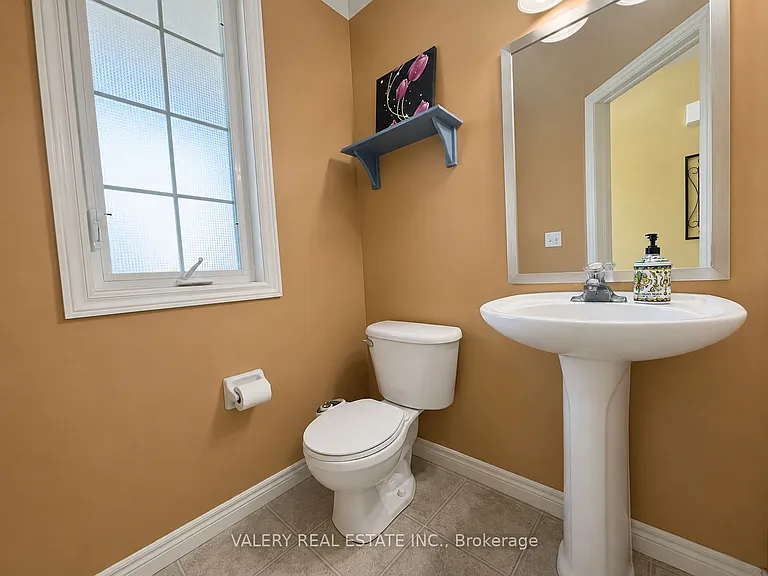 555 Grasslands Ct — Photo 21