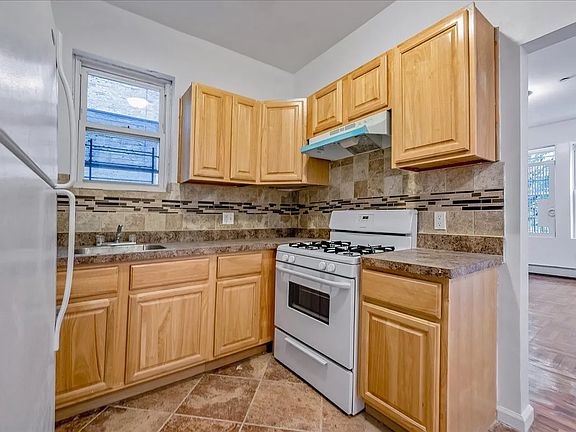 4th image of 1130 Sherman Ave #5