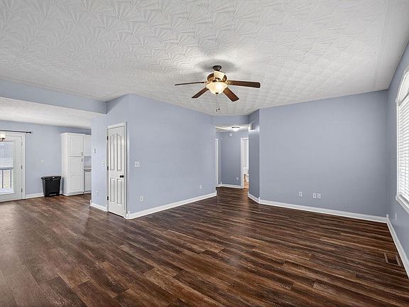 5th image of 161 Villa Dr