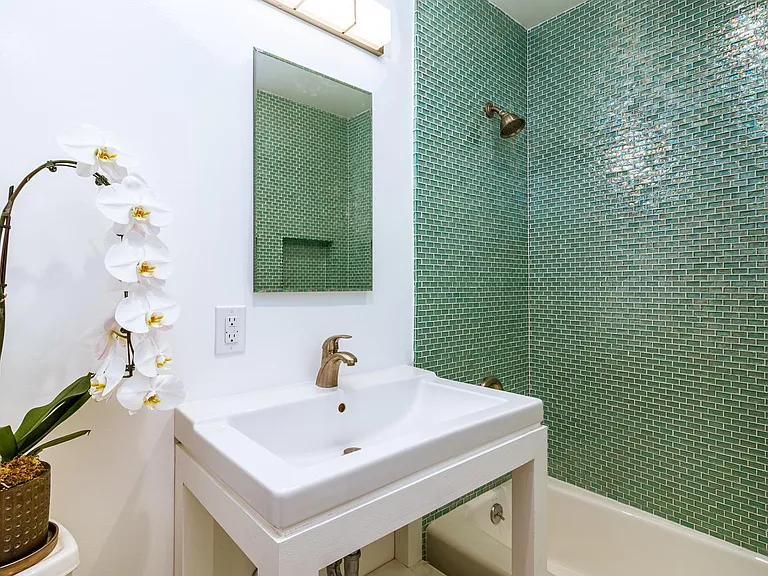 8421 Clinton St #101 — Photo 18