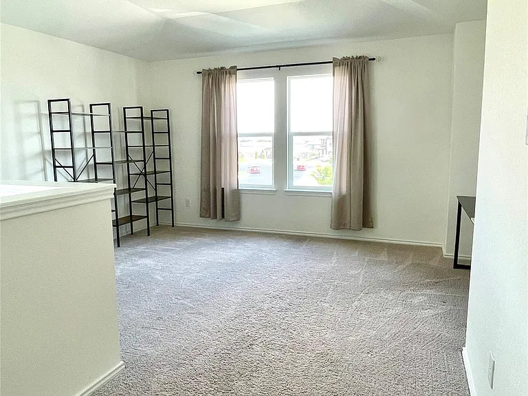 321 Sweet Autumn Dr — Photo 11