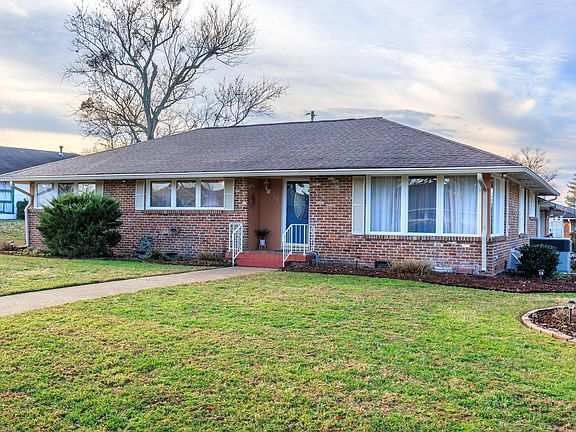 2nd image of 4404 Live Oak Ln