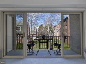 6032 Westchester Park Dr