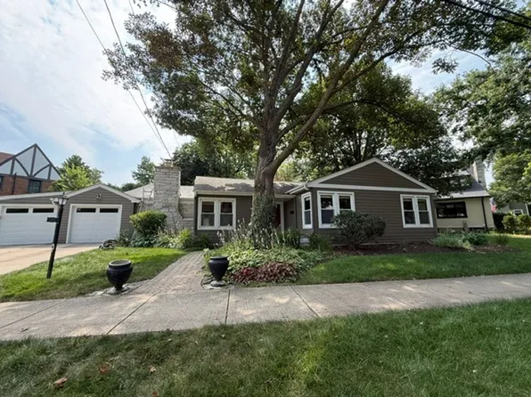 255 Crest Rd, Glen Ellyn, IL 60137