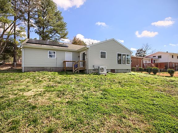3rd image of 15 Arline Dr