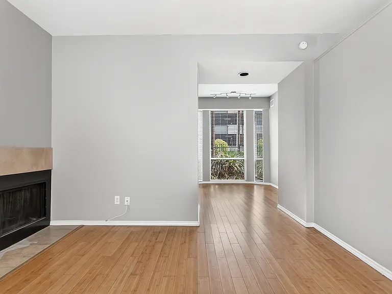 2002 N Fitzhugh Ave #2 — Photo 5