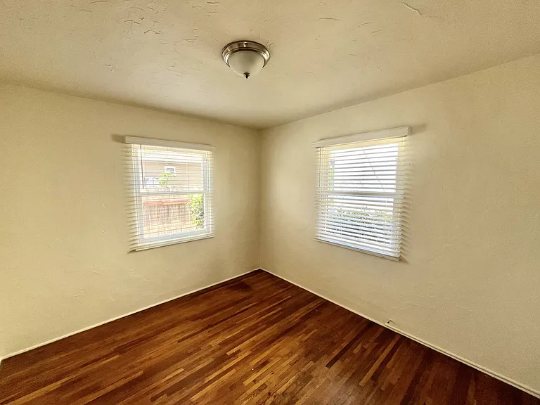 1813 Bacon St — Photo 7