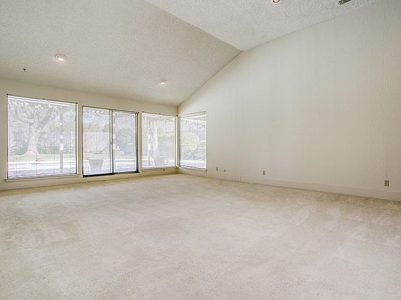 4th image of 1215 Coventry Ln