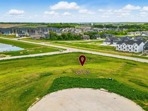 816 Ridge Dr, Tiffin, IA 52340