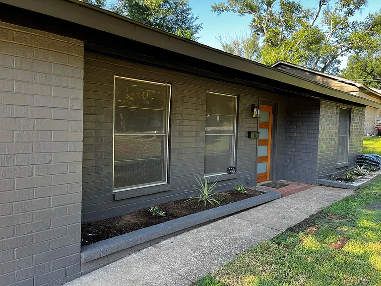 724 E Barbara St — Photo 16