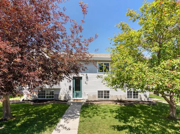 34 W McManus Rd, Cochrane, AB T4C 1L8