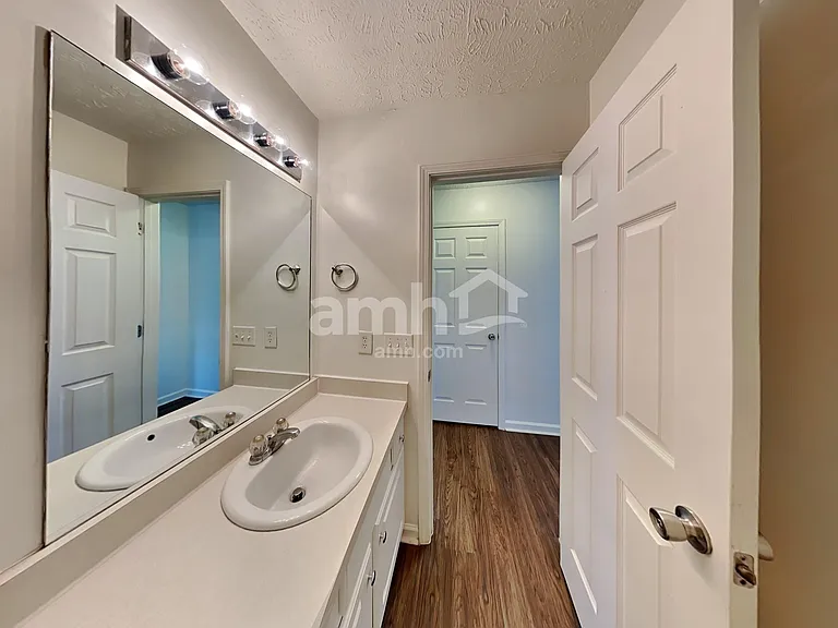604 Blossom Hill Dr — Photo 13