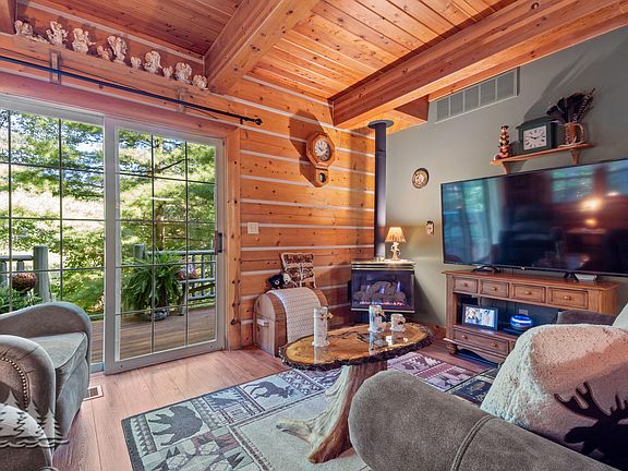 4th image of 833 Golf Cottage Dr
