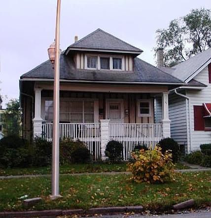 2nd image of 5911 W Iowa St