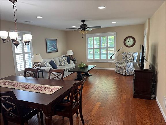 4th image of 3808 Village Green Cir
