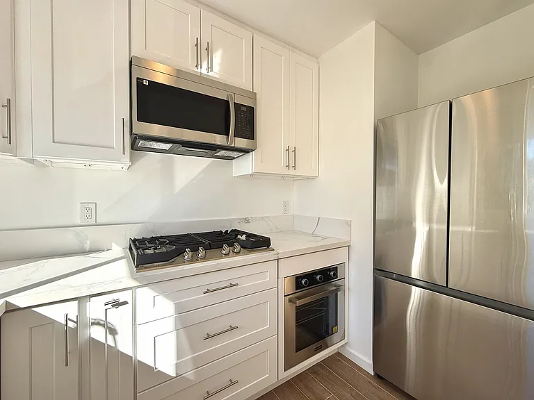 401 San Vicente Blvd #D — Photo 15