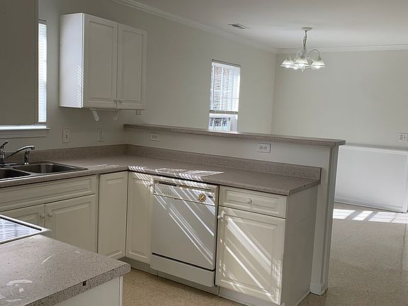 5th image of 252 Victory Gardens Dr