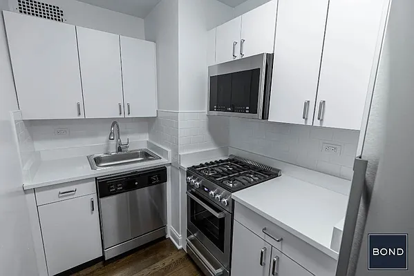 Rented by Bond New York | media 4