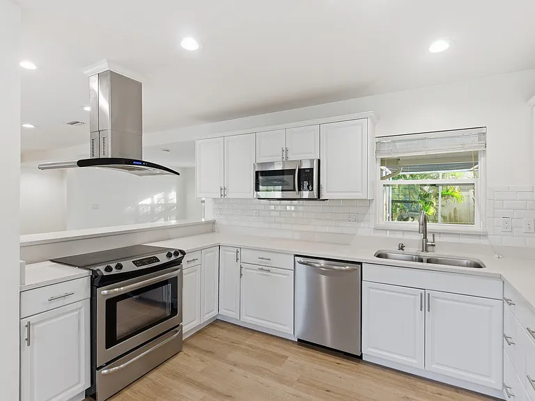 327 Sunny Ln — Photo 17