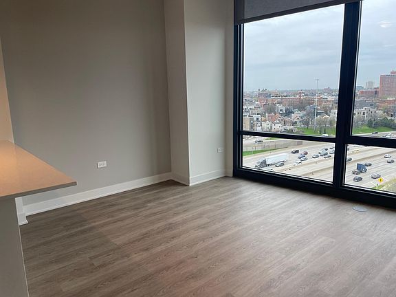5th image of 766 N Milwaukee Ave #1