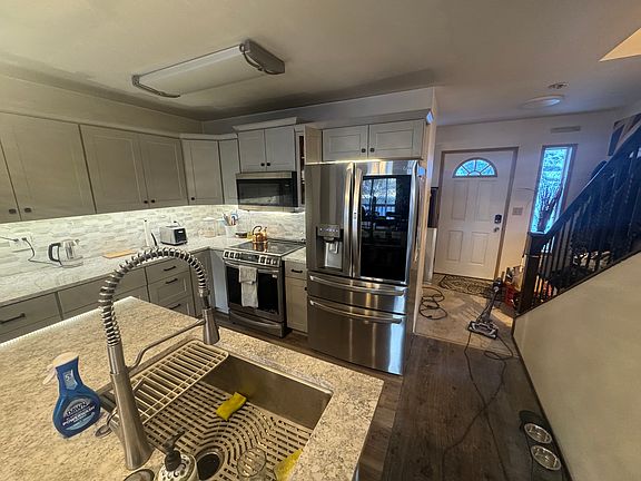 5th image of 2888 Simpson Ave
