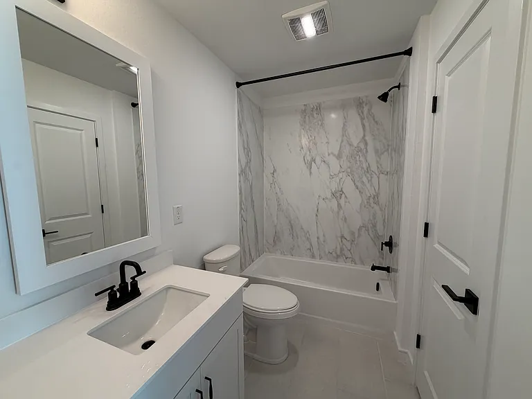 8015 W Royal Palm Rd — Photo 18