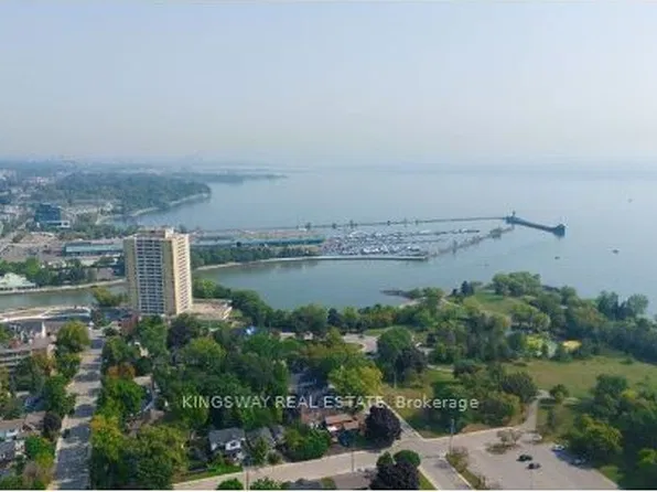 220 Missinnihe Way #912, Mississauga, ON L5H 0A9