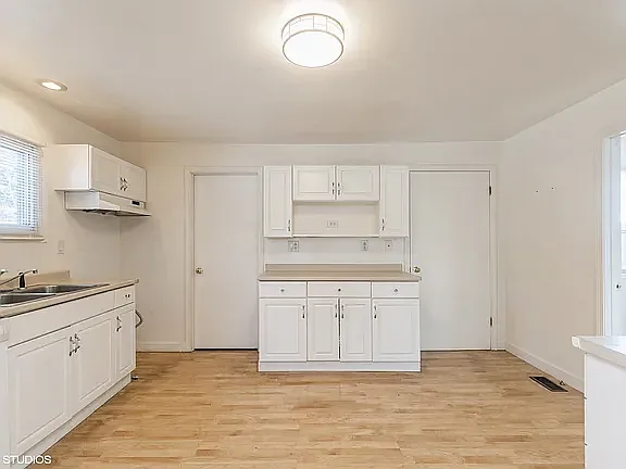 225 S Channel Dr — Photo 5