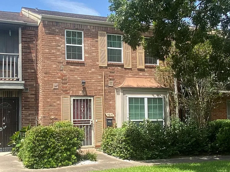 7913 Grove Ridge Dr — Photo 1