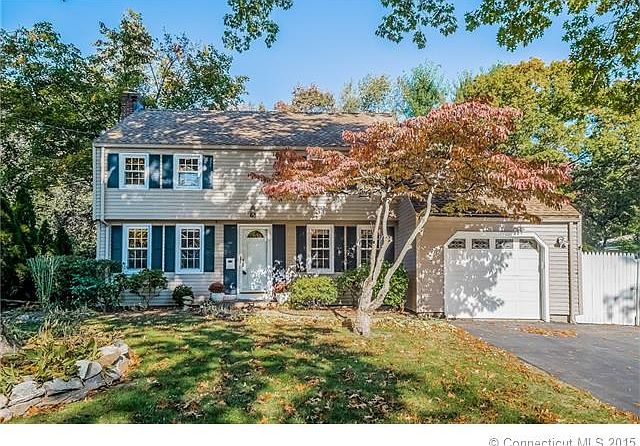 Classic New England colonia...