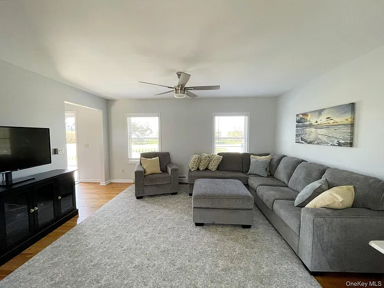 59 Peconic Ave — Photo 4