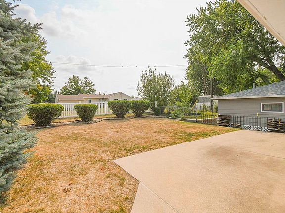 5th image of 2309 W Oak St