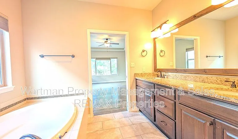 6209 Leon Young Dr — Photo 37